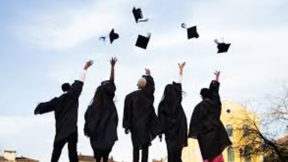 Graduate employment falls as one in five apply for 100 jobs
